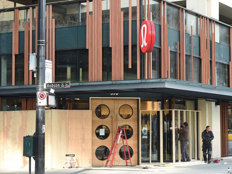 A Courier reporter watched as the Lululemon store on Robson was boarded up Tuesday. Photo Dan Toulgoet