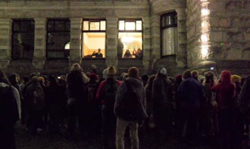 wet-suwet-en-supporters-in-legislature