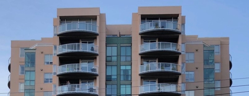 photo-apartment-building-in-downtown-victoria