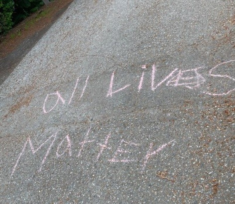 all-lives-matter-written-in-porteau-cove