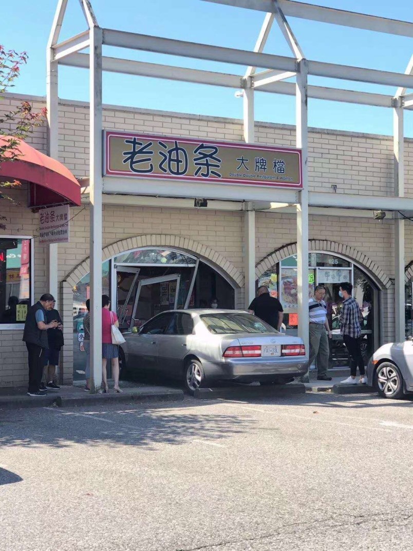 vehicle-crashed-into-richmond-s-restaurant-4