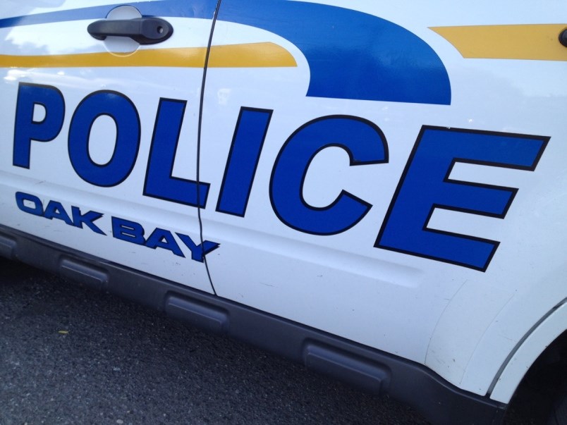 oakbaypolice3-jpg