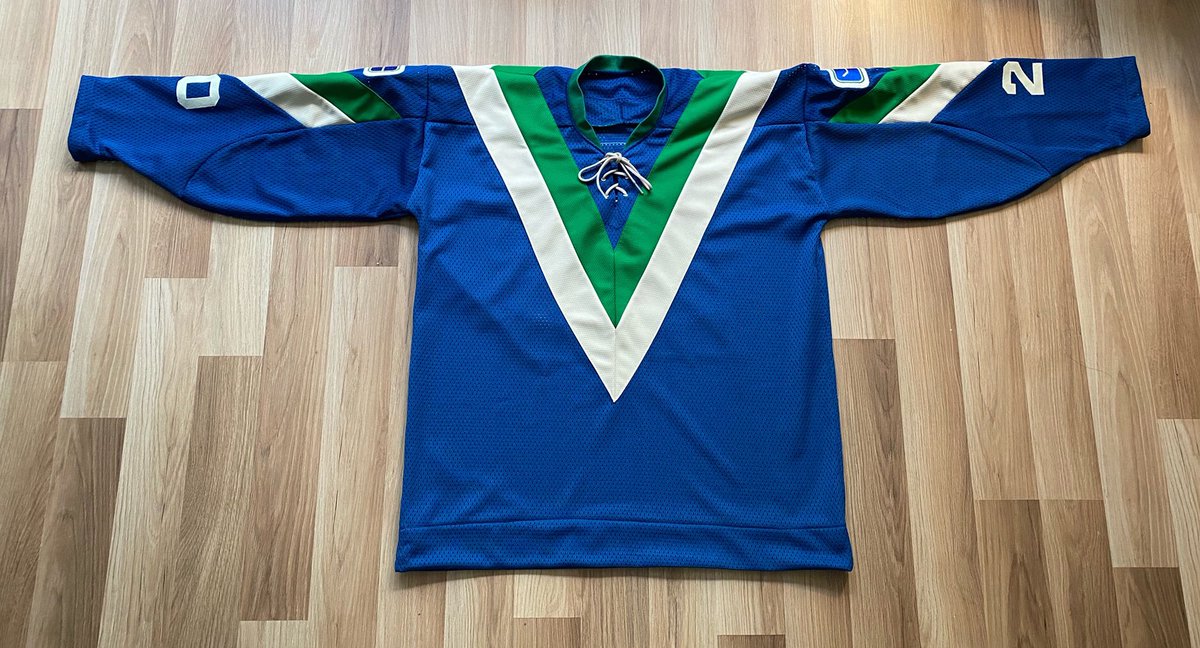 canucks throwback jersey