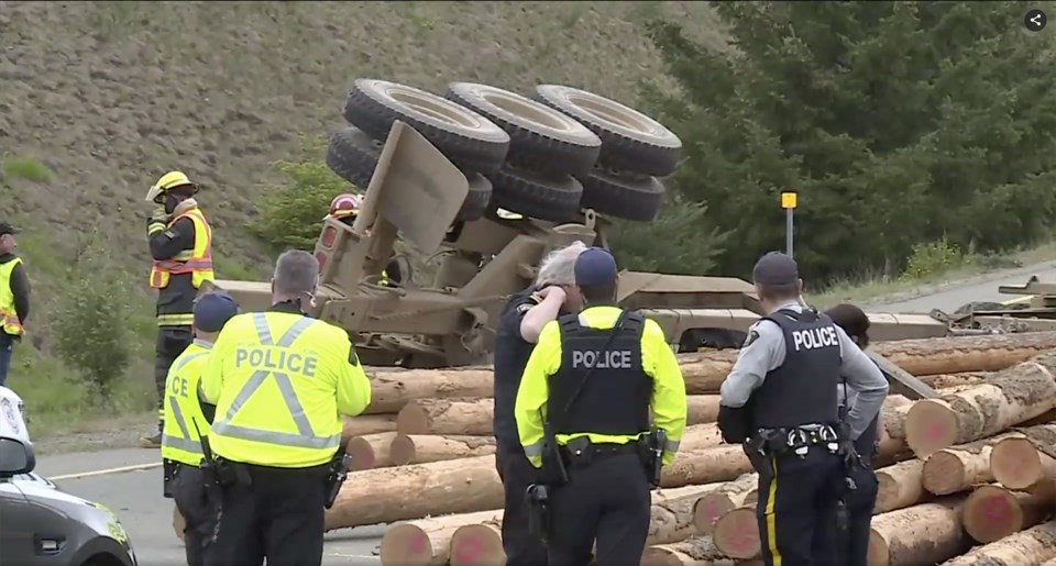 Logging-Truck-crash-2