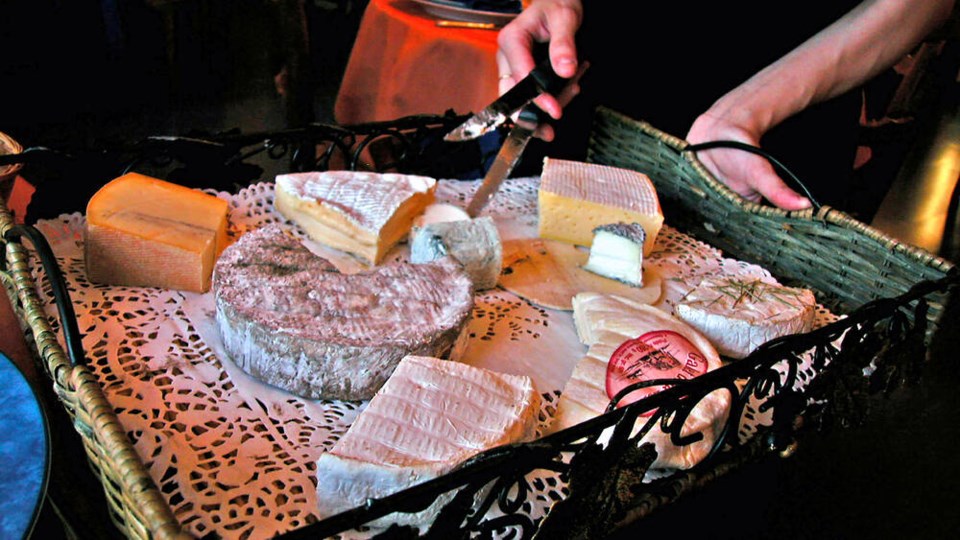 web1_copy_article-france-amboise-cheese-course