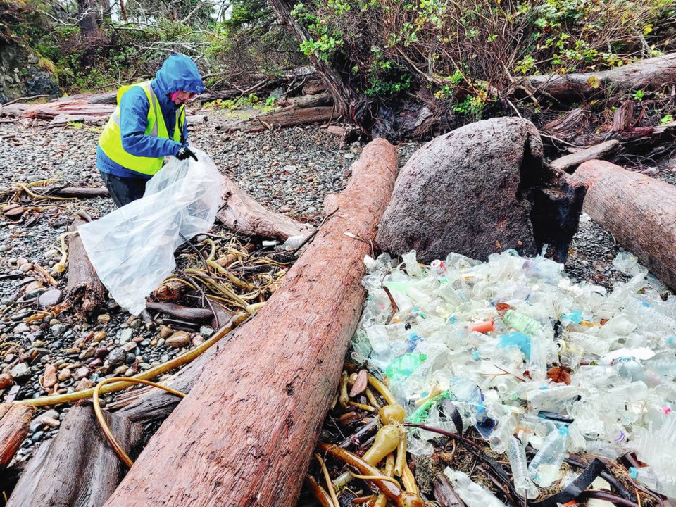 web1_zim-kingston-debris-2