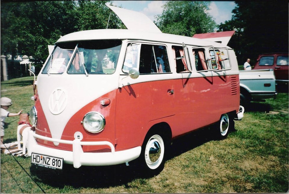 web1_volkswagen-microbus-1961--2-