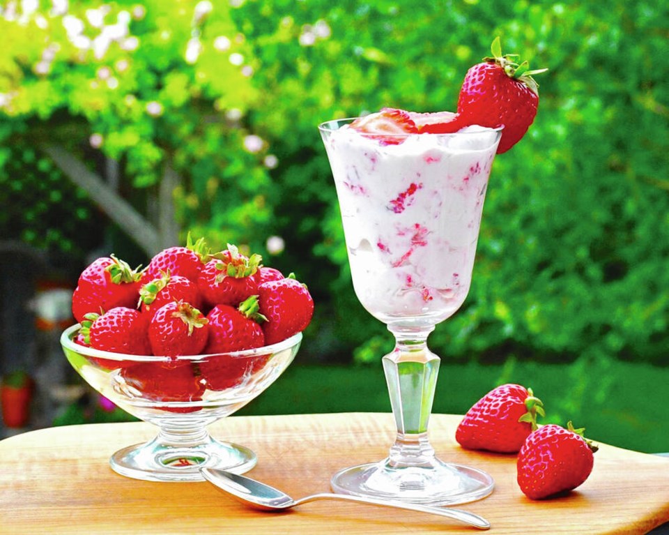 web1_thumbnail_strawberry-fool