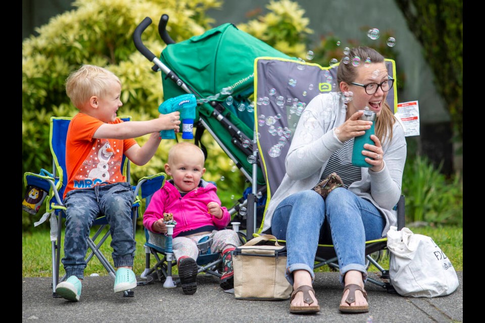 For parade crowds, Oak Bay Tea Party all about community; event