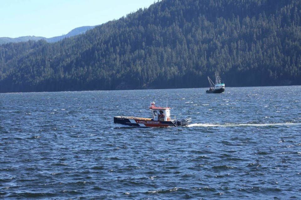 Crews respond to diesel spill on Alberni Inlet after fishing boat sinks -  Victoria Times Colonist