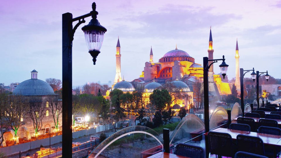 web1_article-turkey-istanbul-hagia-sophia-dusk