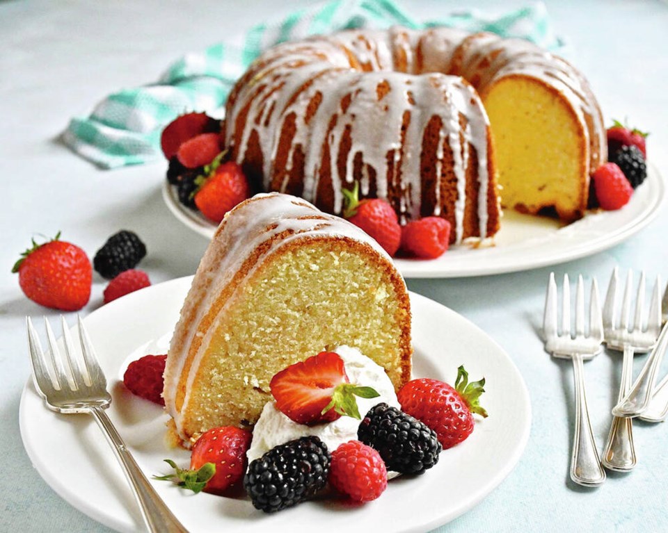 web1_vanilla-bundt-cake