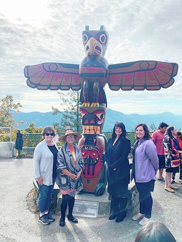 web1_salish-bear-totem