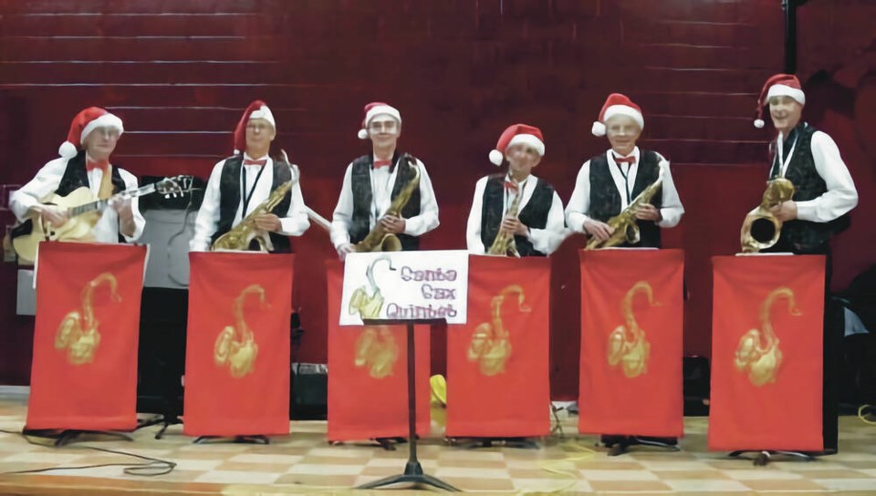 web1_santa-saxes-2009