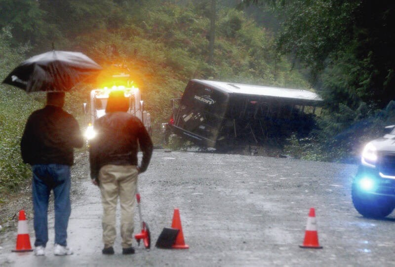 web1_photo-bus-crash-bamfield