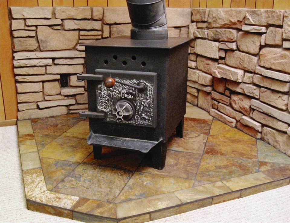 web1_wood-fireplace-stove-hearth-gas-stove-wood-burning-stove-236127-pxhere