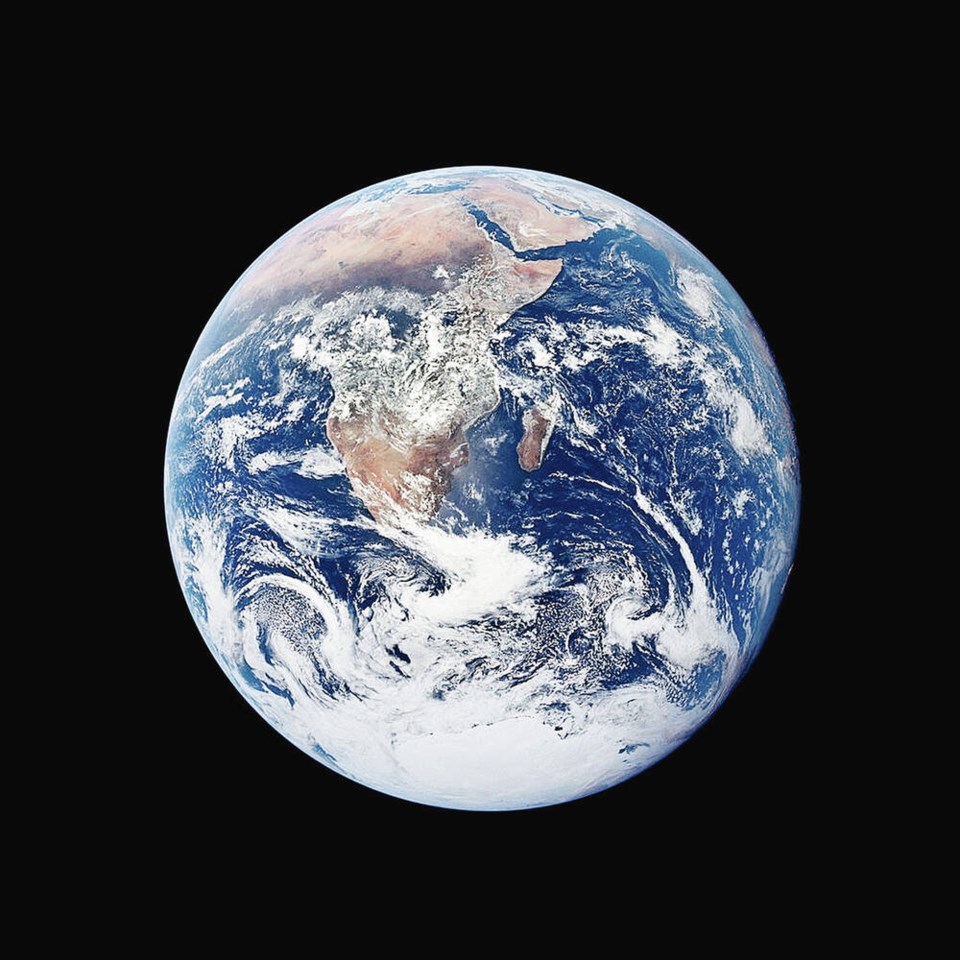 web1_planet-earth-apollo17
