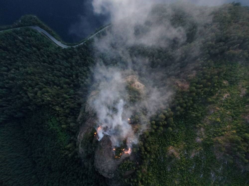 Out-of-control wildfire on Island at Cameron Bluffs - Victoria