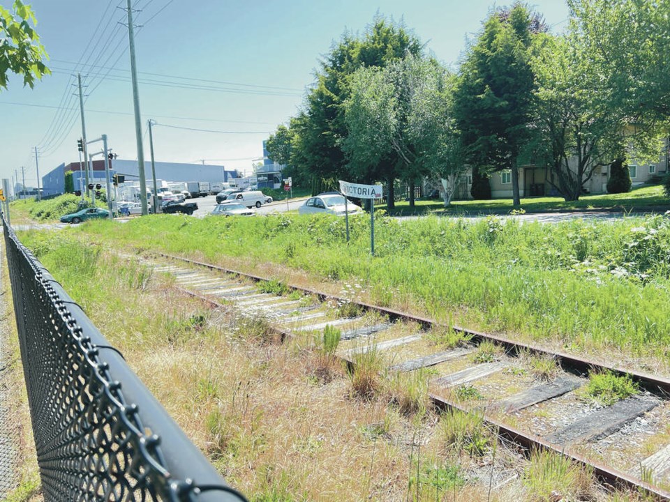 web1_railway-tracks