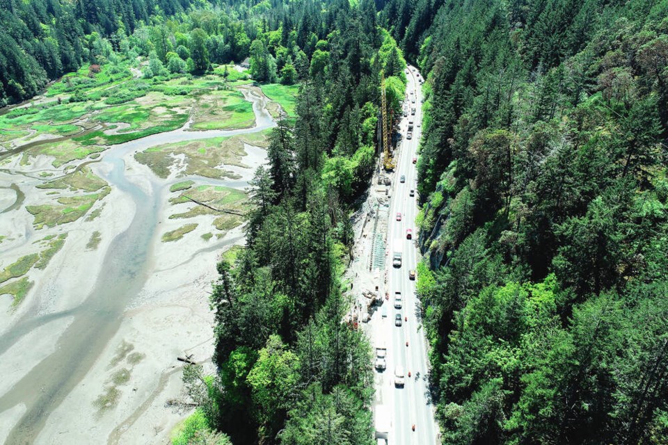 Aerial view of traffic movement during piling installation at the Tunnel Hill washout site on the Malahat. Via B.C. Ministry of Transportation and Infrastructure 