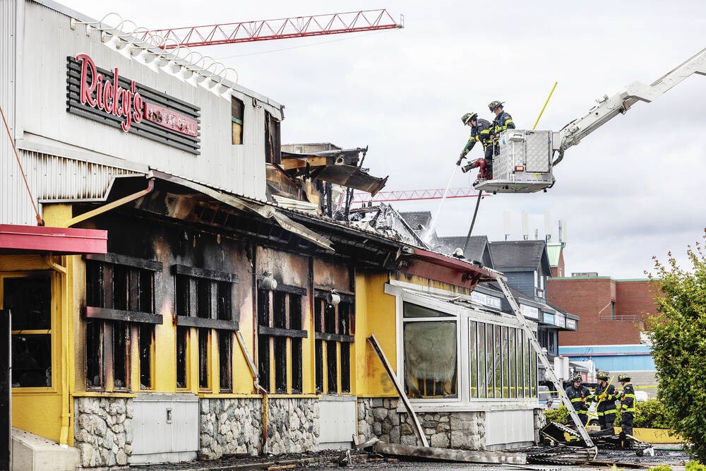 Ricky’s All Day Grill en Douglas Street fue destruido por un incendio