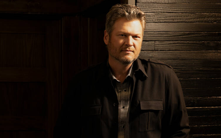 Musician and judge on NBC’s reality competition The Voice, Blake Shelton makes his Vancouver Island debut to close the Sunfest Country Music Festival on Sunday. WARNER MUSIC 