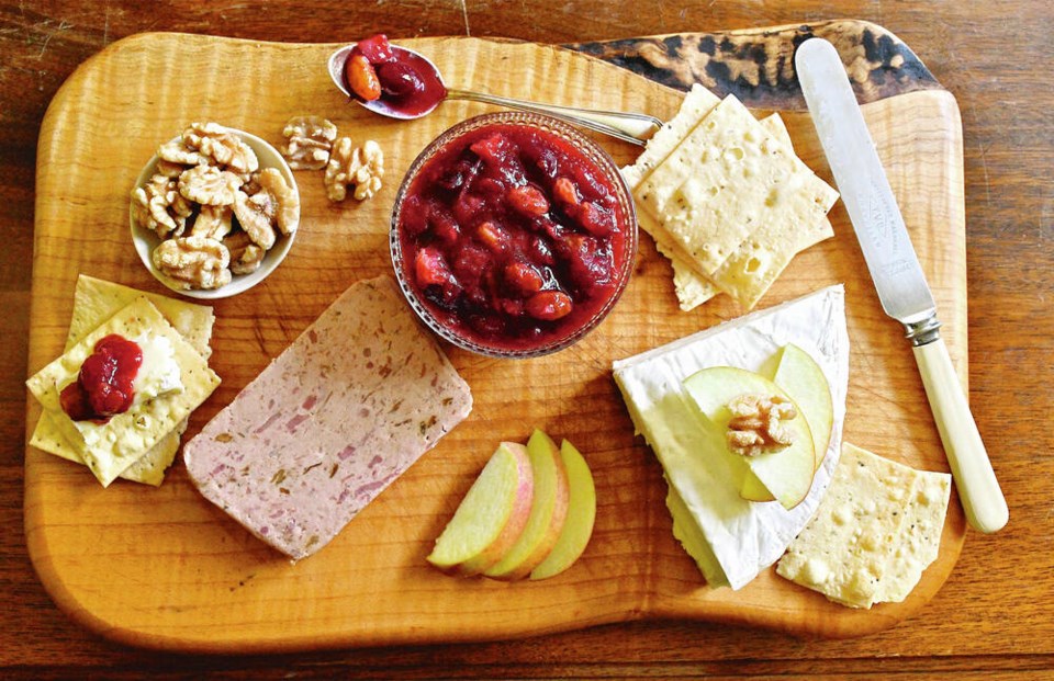 web1_cranberry-chutney-with-apples-raisins-and-ginger