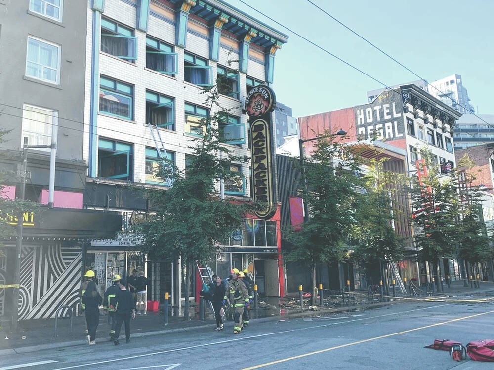 温哥华汽车起火蔓延至背包客旅馆，客人被迫逃离现场