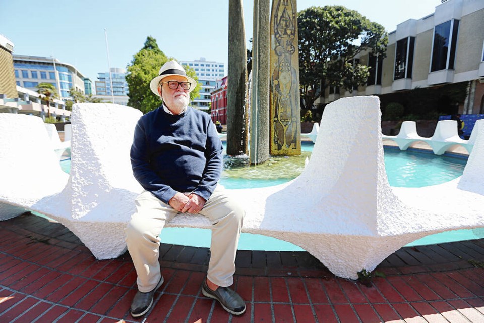 web1_vka-fountain-00565