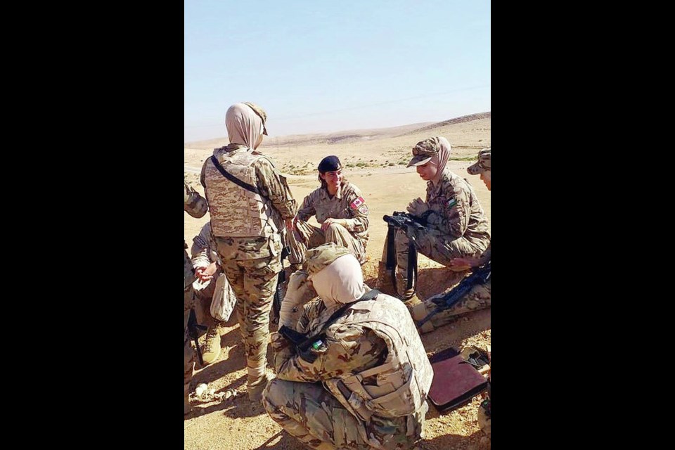 Lisa Kachanoski trains women soldiers in Jordan in 2019. 39 CANADIAN BRIGADE HQ 