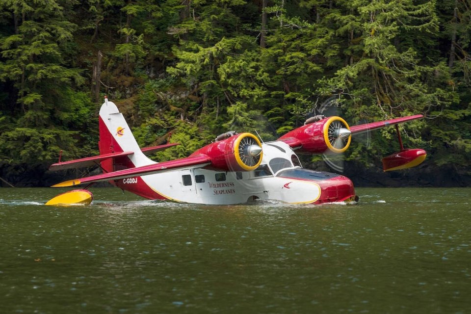 web1_12202023-grumman_goose_on_water