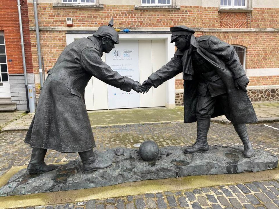 Story of 1914 Christmas Day truce offers hope for humanity - Victoria Times Colonist