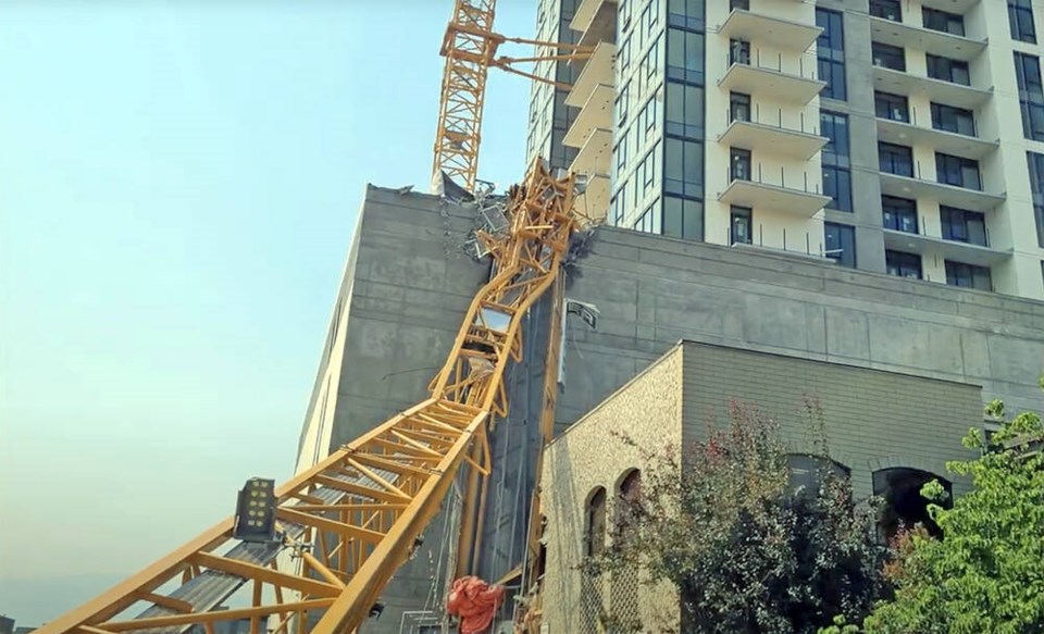 web1_kelowna-crane-collapse-3