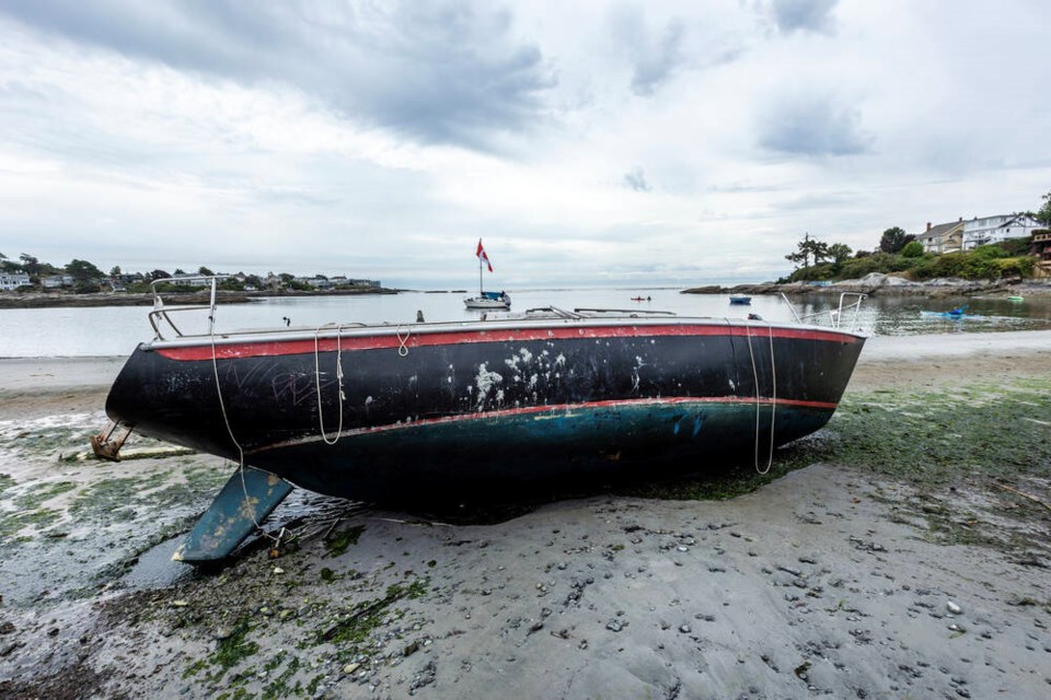 VICTORIA, B.C.: AUGUST 21/2024-​​​​​​​​​Abandoned sailboat on Gonzales Beach in  Victoria, B.C. August 21, 2024. (DARREN STONE, TIMES COLONIST).  For City story by Carla Wilson. 
