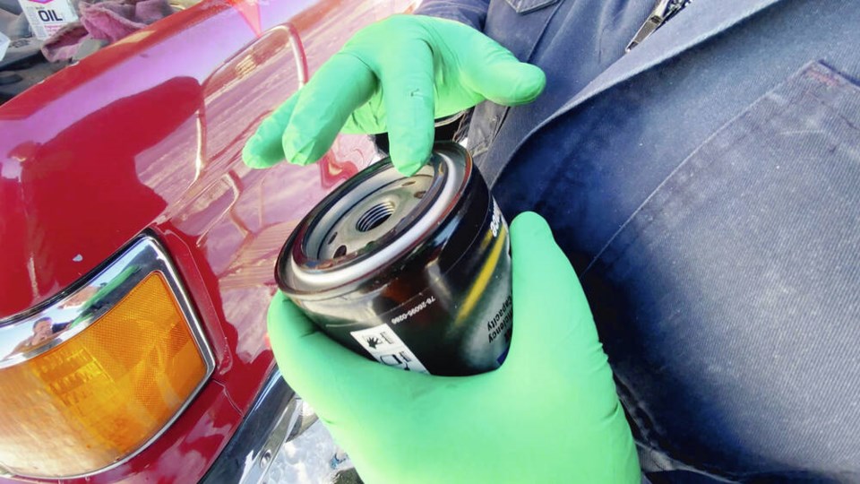 web1_20240224_hth_oil_filter_lubing