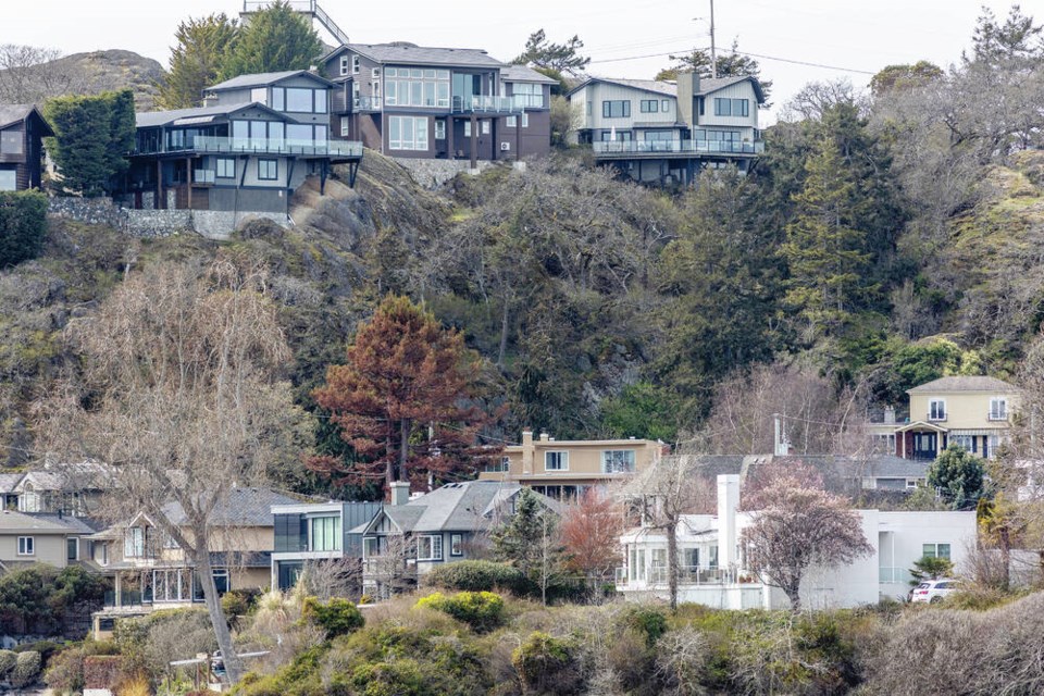 web1_a01-05232025-vtc-news-oak-bay-housing