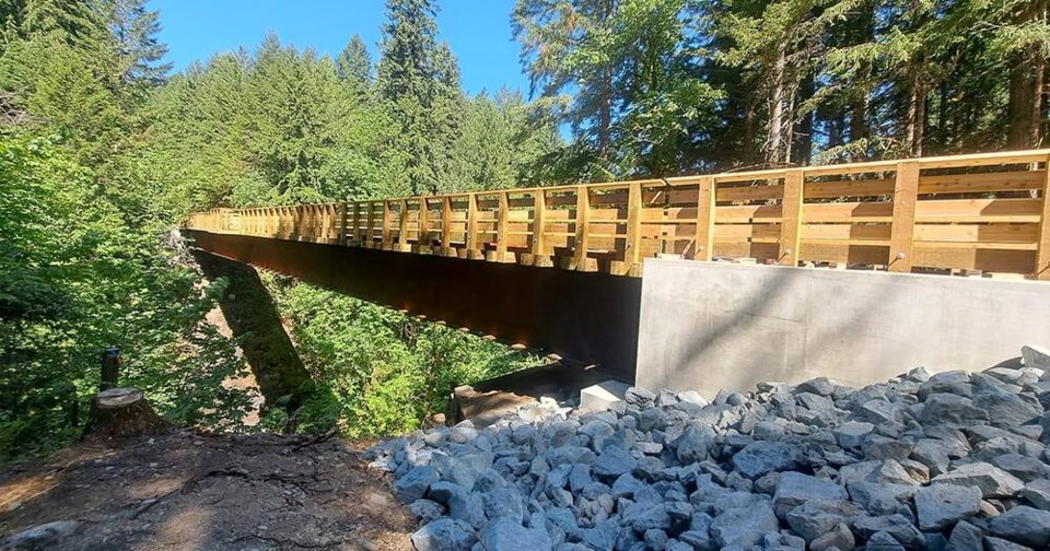 Formerly known as the Holt Creek Bridge, the new structure has been named Q’ixluts Bridge by Cowichan Tribes. MINISTRY OF TRANSPORTATION