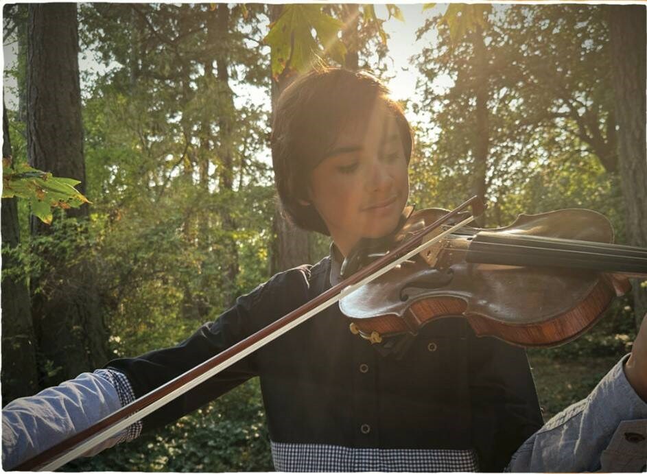 Max Francis will perform Friday at Abkhazi Garden in Fairfield, part of an ongoing series by the Victoria Conservatory of Music that runs Friday afternoons through Aug. 15 from 1 p.m.-3 p.m. WOODBOX RECORDS
