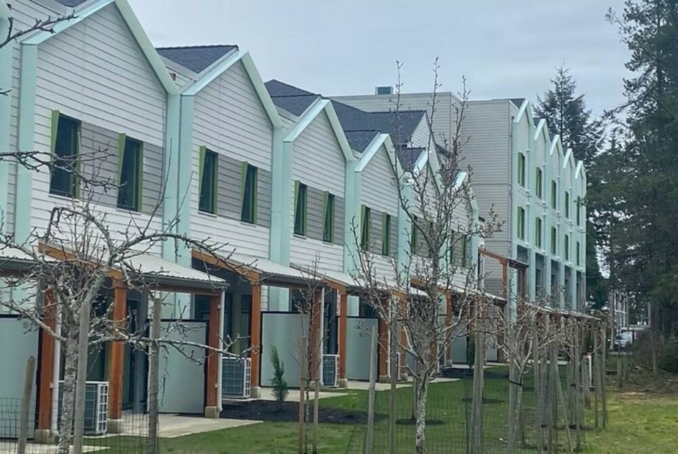 The Residences at Qualicum Station includes 49 units from studios to one- to three-bedroom suites, and seven three-bedroom townhomes with fenced yards. VIA QUALICUM-PARKSVILLE KIWANIS HOUSING SOCIETY