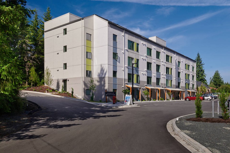 web1_qualicumbeach_villagewaychf_apartmentfrontview