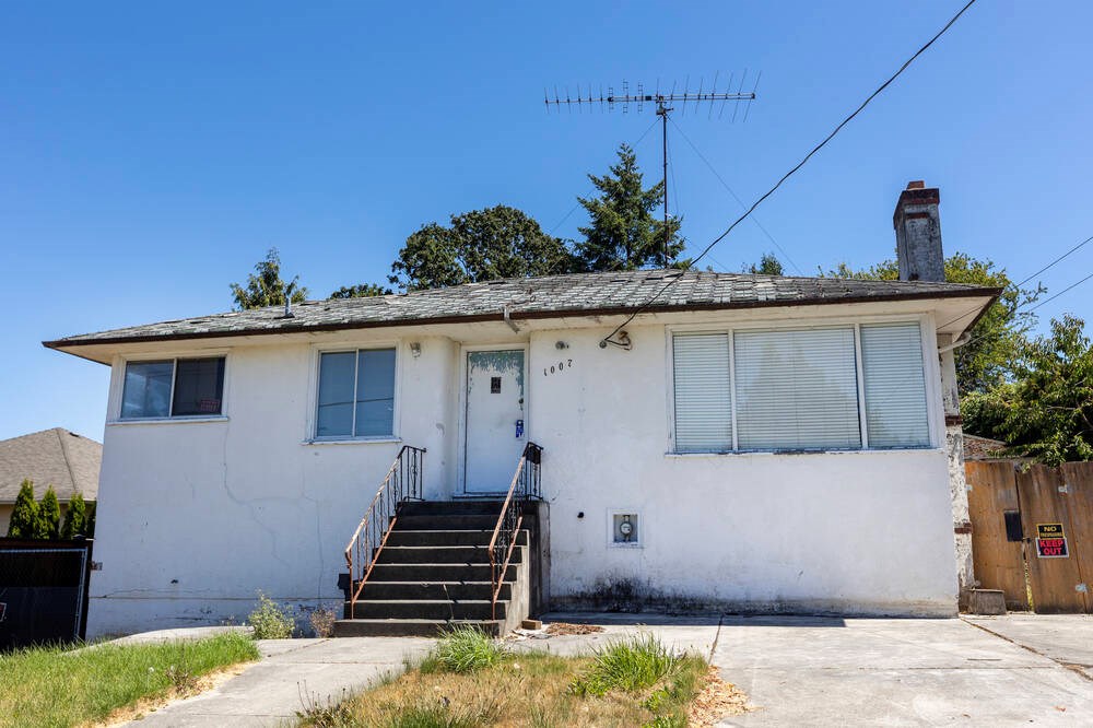 Plans to build six townhouses on a single-family lot near the Esquimalt waterfront have been shot down by council following opposition.