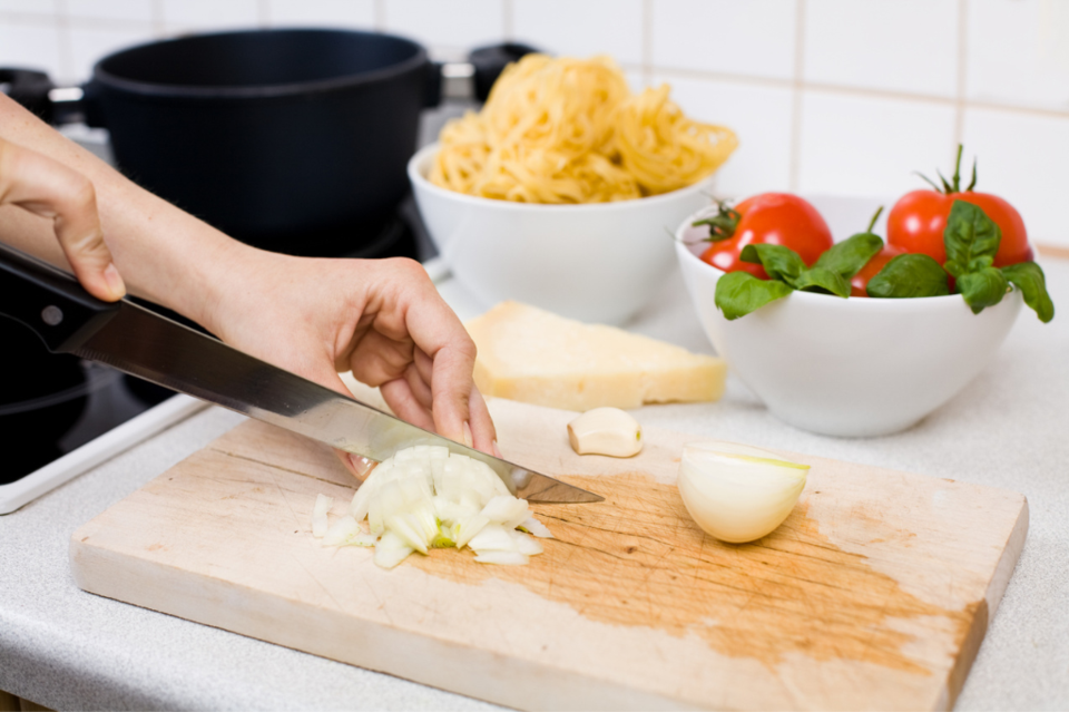 cutting-onions-2