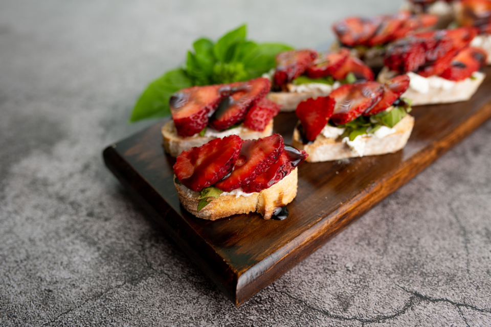 strawberry-basil-bruschetta