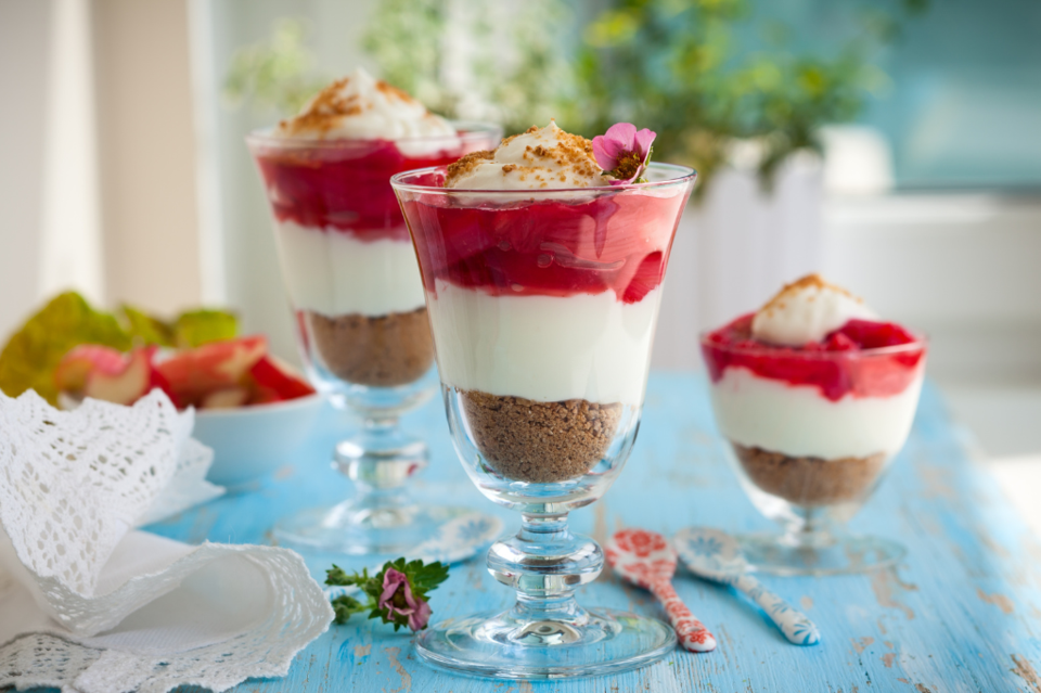 strawberry-rhubarb-yogourt-parfait