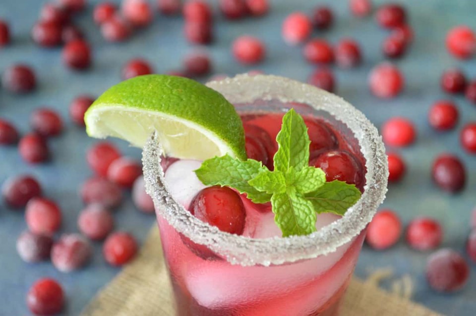 web-pomegranate-mojito-mocktail-with-cranberries-landscape