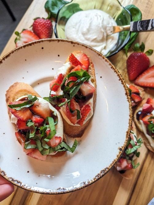 strawberry-bruschetta