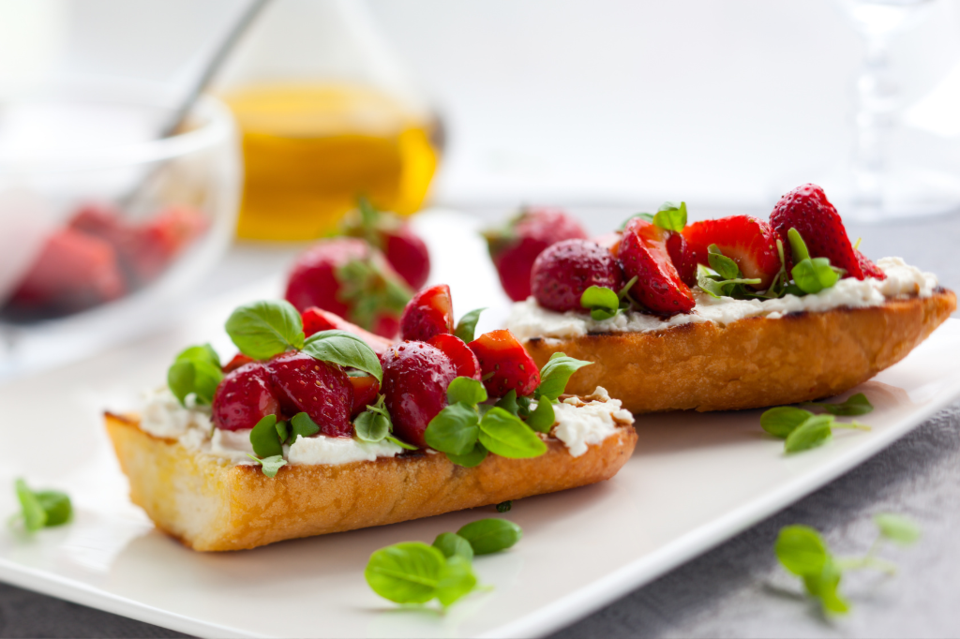 strawberry-basil-bruschetta