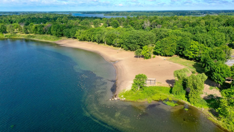 mille-roches-beach