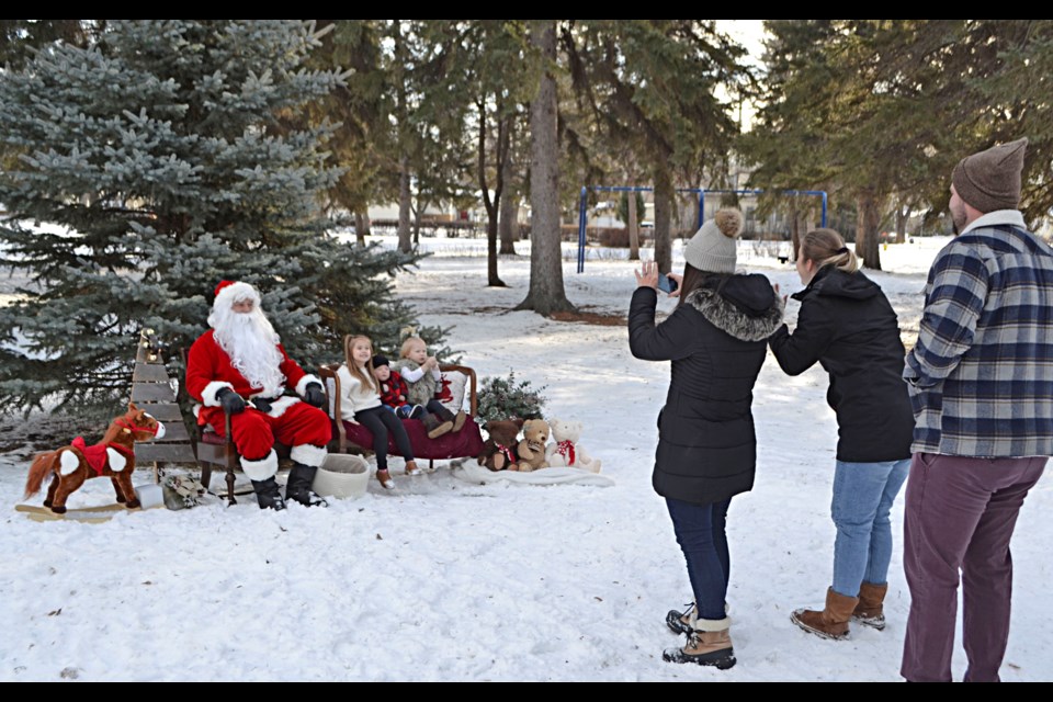Parents and their children take their turn for a photo with Santa Claus in Victoria Park, Nov. 
20. Proceeds, approximately $600 in total throughout the two-hour event, were donated to Virden Christmas Cheer. PHOTOS/LINDSAY WHITE