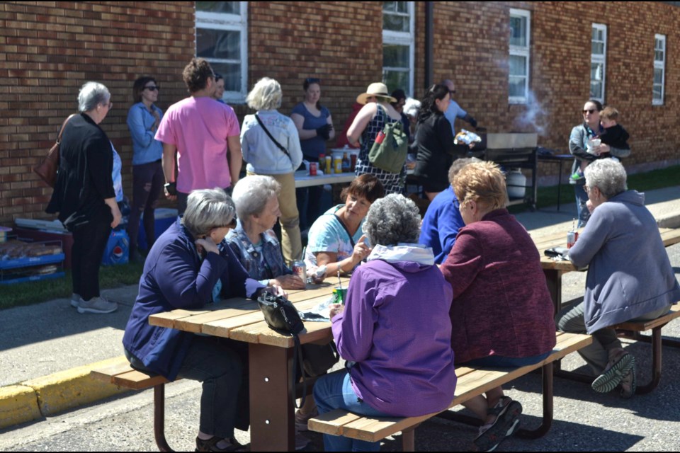 After a two-year hiatus due to COVID-19, Border Regional Library held its Gigantic Book Sale at the Virden Branch June 2, 3 and 4. With favourable weather, lots of people came out for lunch at the fundraising barbecue held over the noon hour, June 3. 